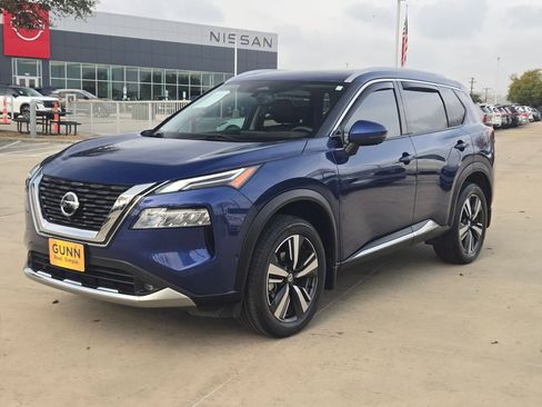 Used 2021 Nissan Rogue Platinum image 3