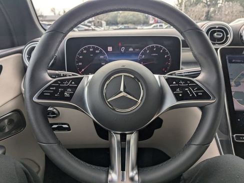 Used 2025 Mercedes-Benz GLC 300 image 28