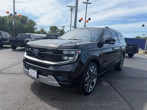 Used 2025 Ford Expedition Max Platinum w/ Platinum Ultimate Package AWD/4WD image 19