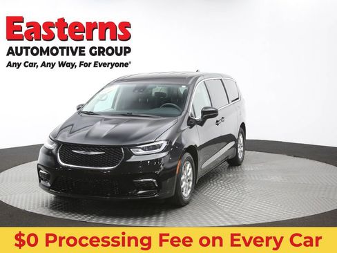 Used 2023 Chrysler Pacifica Touring-L FWD image 56