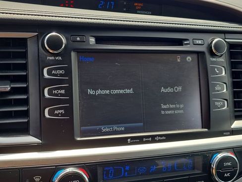 Used 2017 Toyota Highlander Plus AWD/4WD image 24