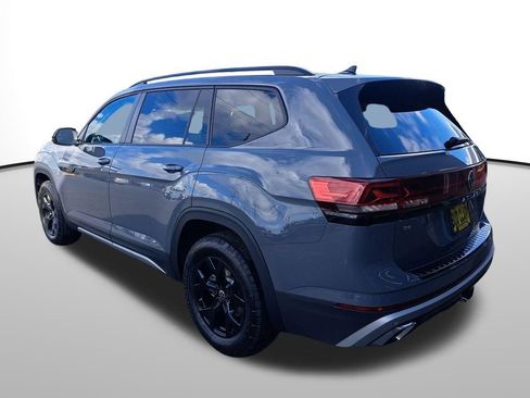 New 2026 Volkswagen Atlas Peak Edition image 3