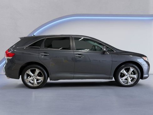 Used 2009 Toyota Venza AWD w/ Comfort Pkg image 2