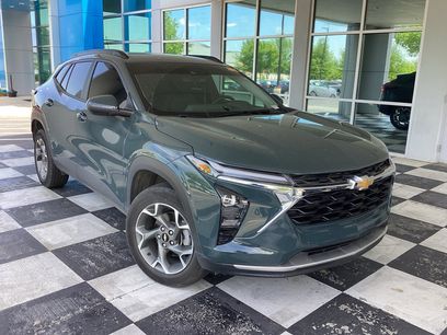 Used 2025 Chevrolet Trax LT w/ Driver Confidence Package