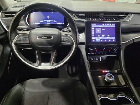 Used 2022 Jeep Grand Cherokee Laredo w/ Luxury Tech Group I AWD/4WD image 22