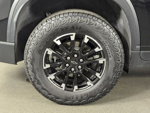 Used 2025 Chevrolet Traverse Z71 image 13