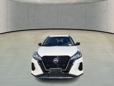 Used 2023 Nissan Kicks S image 2
