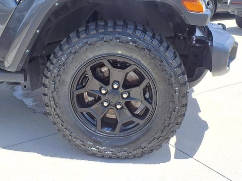 Used 2023 Jeep Gladiator Sport AWD/4WD image 9