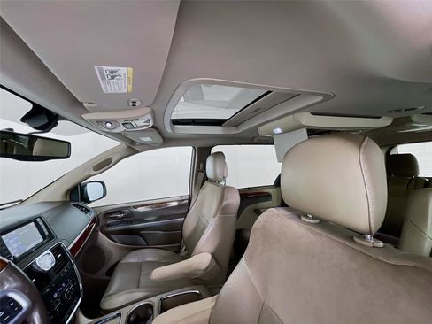 Used 2014 Chrysler Town & Country Limited w/ Luxury Group FWD image 11