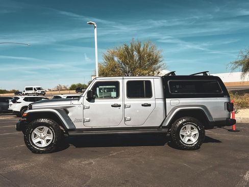 Used 2020 Jeep Gladiator Overland AWD/4WD image 7