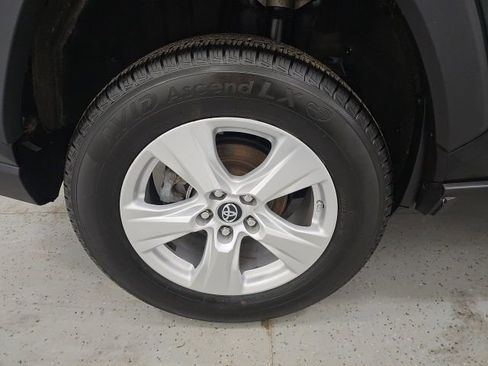 Used 2021 Toyota RAV4 LE image 8