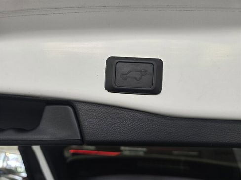 Used 2021 Toyota RAV4 SE w/ Weather & Moonroof Package AWD/4WD image 34