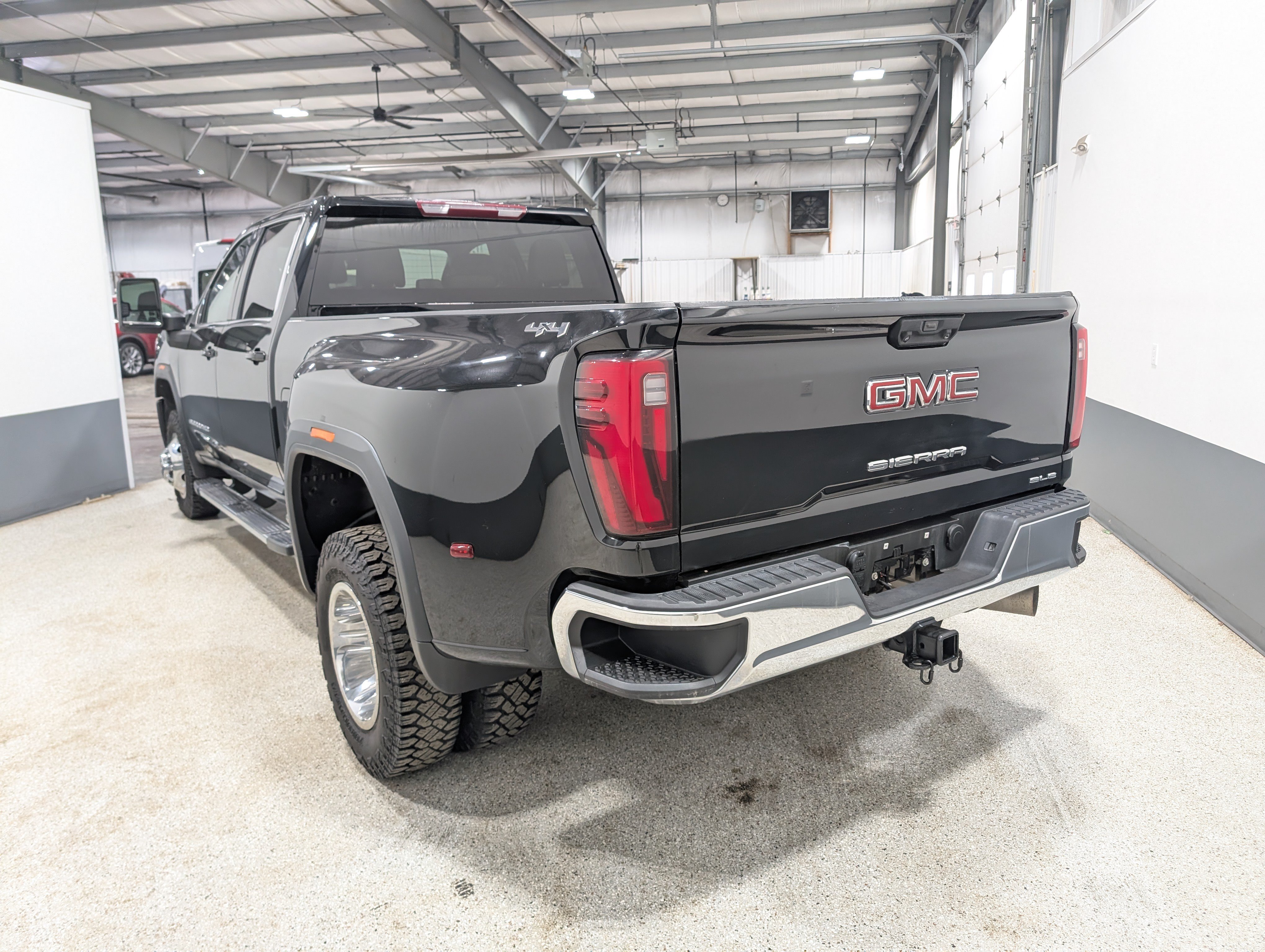 Used 2024 GMC Sierra 3500 SLE w/ SLE Value Package AWD/4WD image 5