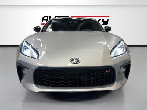 Used 2022 Toyota GR86 Premium w/ ALL Weather Mat Package (TMS) RWD image 2