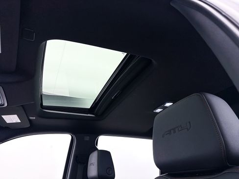 Used 2022 GMC Sierra 1500 AT4 w/ AT4 Premium Package image 2