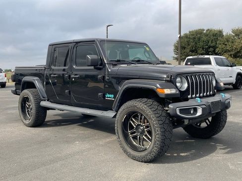 Used 2020 Jeep Gladiator Overland image 3