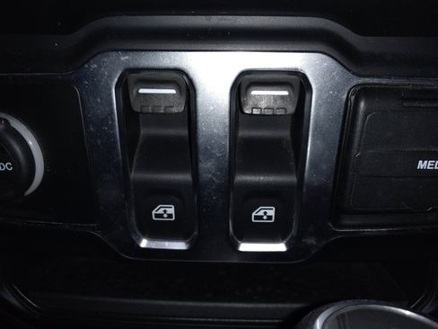 Used 2020 Jeep Wrangler Sport S image 27