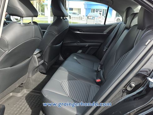 Used 2024 Toyota Camry SE image 11