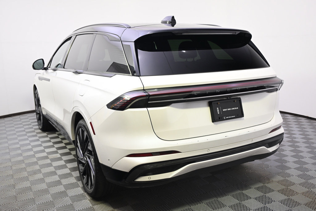 Used 2024 Lincoln Nautilus Reserve w/ Equipment Group 202A AWD/4WD image 4