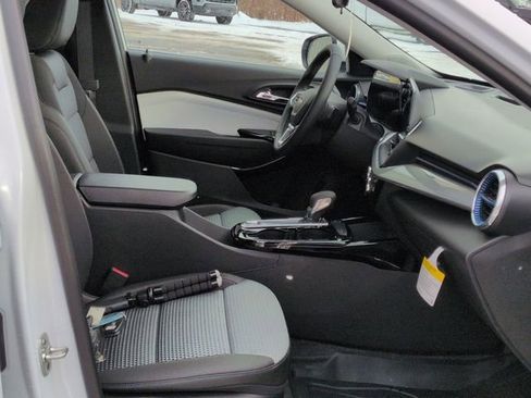 New 2026 Chevrolet Trax LT w/ Driver Confidence Package FWD image 27