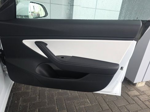 Used 2018 Tesla Model 3 Long Range image 7