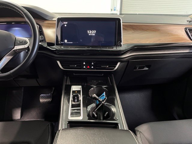 Used 2025 Volkswagen Atlas SE FWD image 21