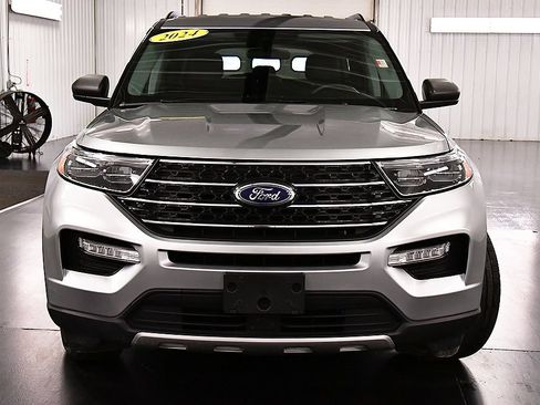 Used 2024 Ford Explorer XLT w/ Equipment Group 202A AWD/4WD image 2