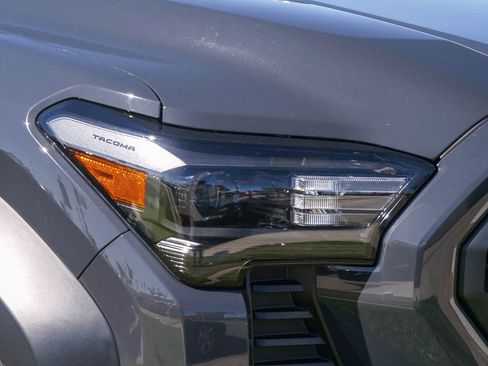 Used 2024 Toyota Tacoma TRD Off-Road w/ TRD Off Road Upgrade Package image 4