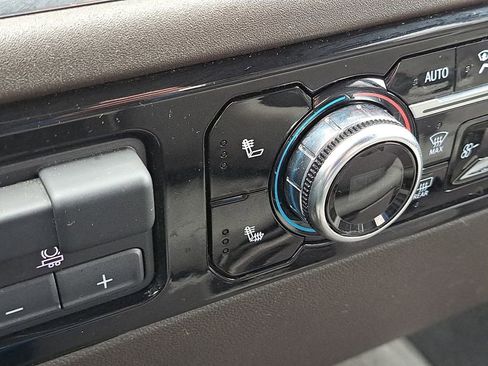 Used 2025 GMC Sierra 1500 SLT image 18