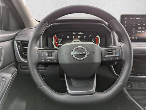 Used 2025 Nissan Rogue Platinum image 15