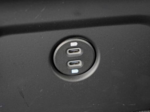 Certified 2023 Porsche Macan AWD/4WD image 41