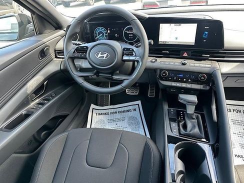 New 2025 Hyundai Elantra SEL image 11