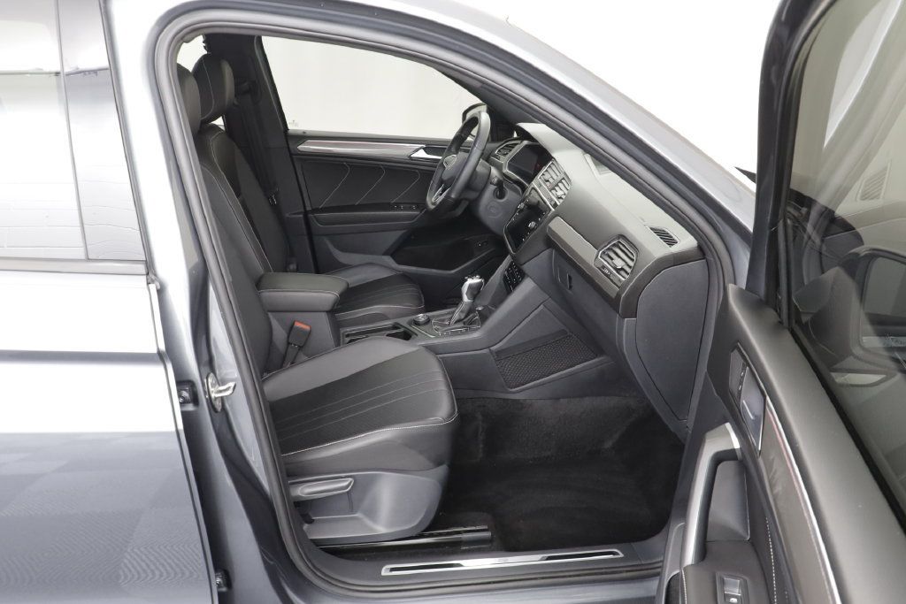 Certified 2024 Volkswagen Tiguan SE R-Line AWD/4WD image 19