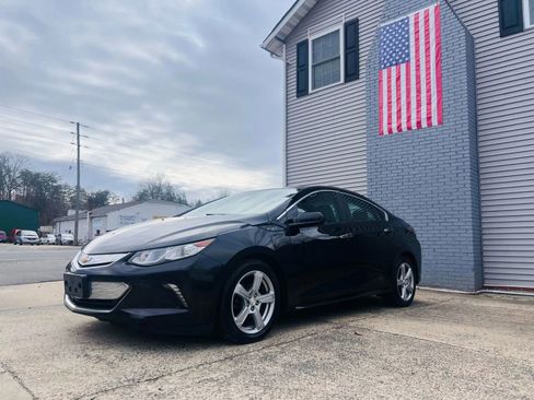 Used 2017 Chevrolet Volt LT w/ Comfort Package image 2