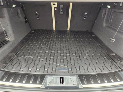 Used 2026 Jaguar F-PACE R-Dynamic S image 23