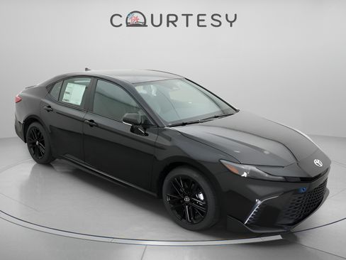 Used 2026 Toyota Camry SE FWD image 24