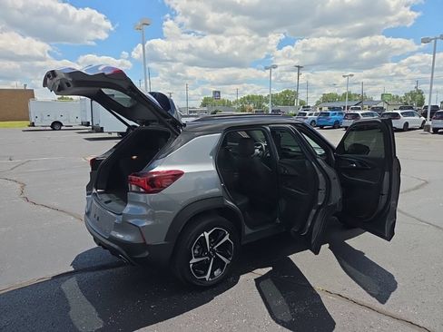 Used 2021 Chevrolet TrailBlazer RS w/ Sun and Liftgate Package AWD/4WD image 23