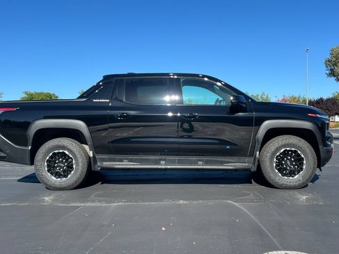 Used 2026 Chevrolet Silverado EV Trail Boss AWD/4WD image 3