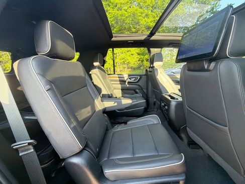 Used 2023 Chevrolet Tahoe Premier w/ Premium Package 2 AWD/4WD image 26