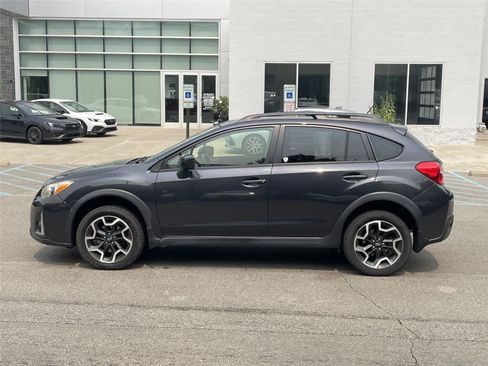 Used 2017 Subaru Crosstrek 2.0i Premium AWD/4WD image 2