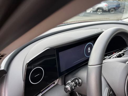 Used 2025 Hyundai Elantra SEL image 35