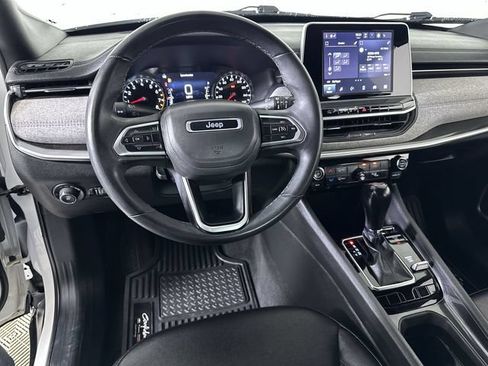Used 2025 Jeep Compass Latitude AWD/4WD image 21