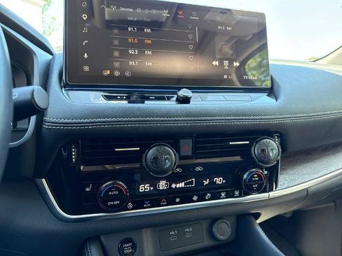 Certified 2024 Nissan Rogue Platinum w/ Platinum Premium Package FWD image 19