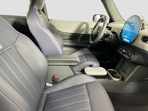 Certified 2025 MINI Cooper 2-Door Hardtop FWD image 26