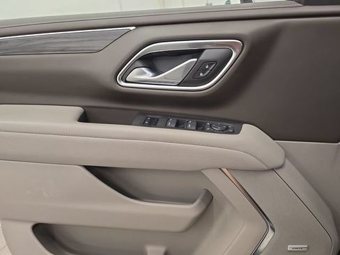 Used 2023 GMC Yukon XL SLT w/ SLT Premium Package AWD/4WD image 38