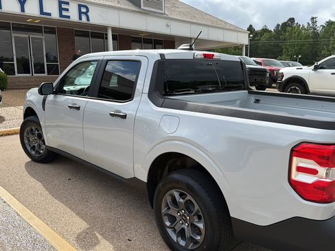 Used 2025 Ford Maverick XLT w/ Equipment Group 302A image 7