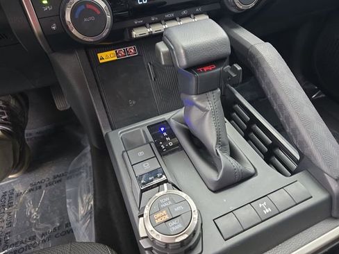 Used 2025 Toyota 4Runner TRD Off-Road AWD/4WD image 39