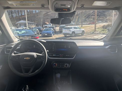Used 2025 Chevrolet TrailBlazer LT image 32