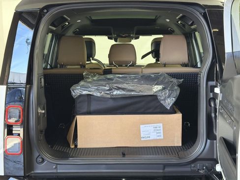 New 2026 Land Rover Defender 110 X-Dynamic SE image 29