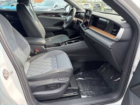 New 2026 Volkswagen Tiguan SEL R-Line AWD/4WD image 34